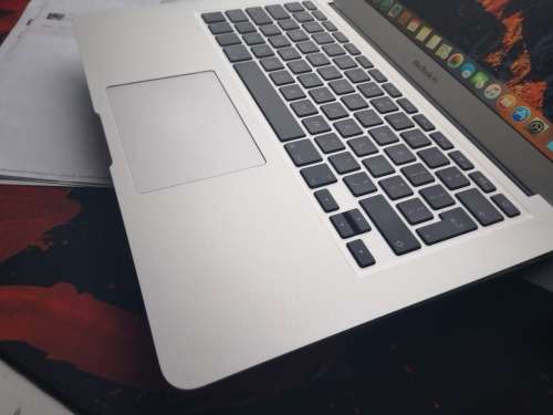 **EXCELLENT**MINT**APPLE MACBOOK AIR i5*64GB SSD*2GB RAM*11"HD*